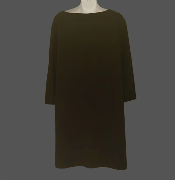 Elegant Black Dress with Pearl Accents - Picture 2 of 4